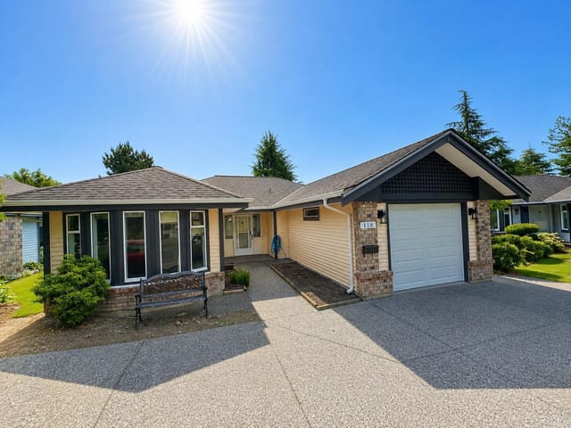 Townhouse for sale in Surrey, South Surrey White Rock, 118 14220 19a Avenue, 263188206 | Realtylink.org