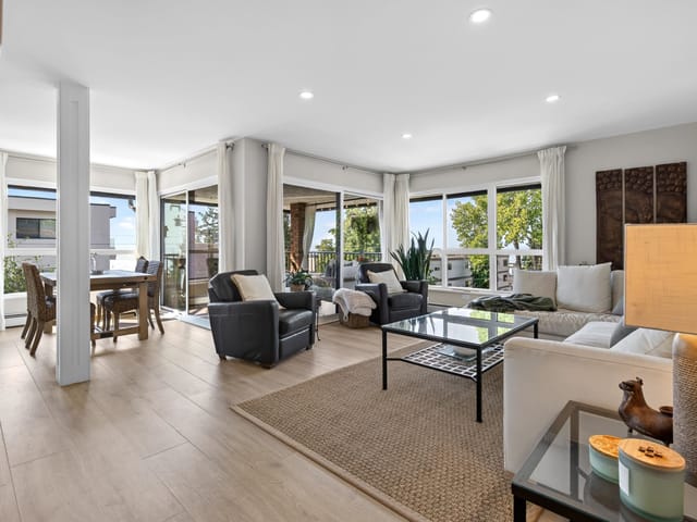 Apartment for sale in White Rock, South Surrey White Rock, 302 1290 Martin Street, 263189154 | Realtylink.org