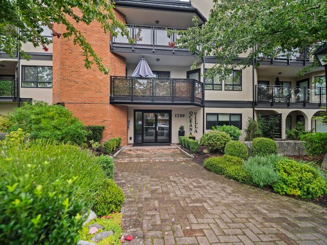 Apartment for sale in White Rock, South Surrey White Rock, 310 1280 Fir Street, 263189166 | Realtylink.org