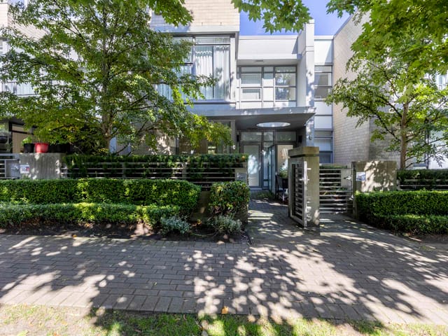 Townhouse for sale in Burnaby, Burnaby North, Th1 9188 University Crescent, 263189167 | Realtylink.org