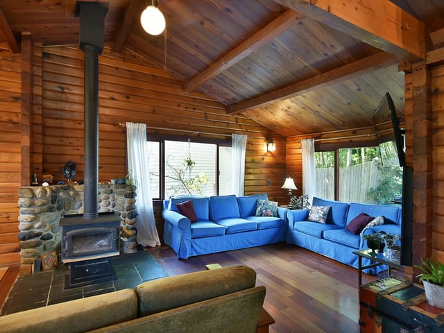 House for sale in Gibsons, Sunshine Coast, 611 Gower Point Road, 263189227 | Realtylink.org