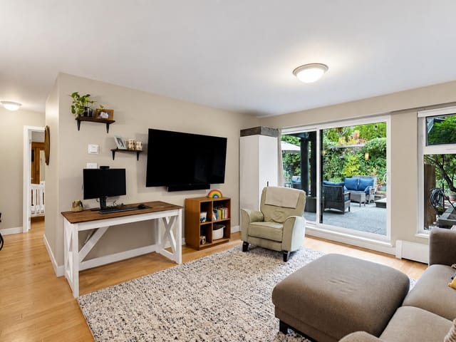 Apartment for sale in Burnaby, Burnaby South, 204 7377 Salisbury Avenue, 263189546 | Realtylink.org
