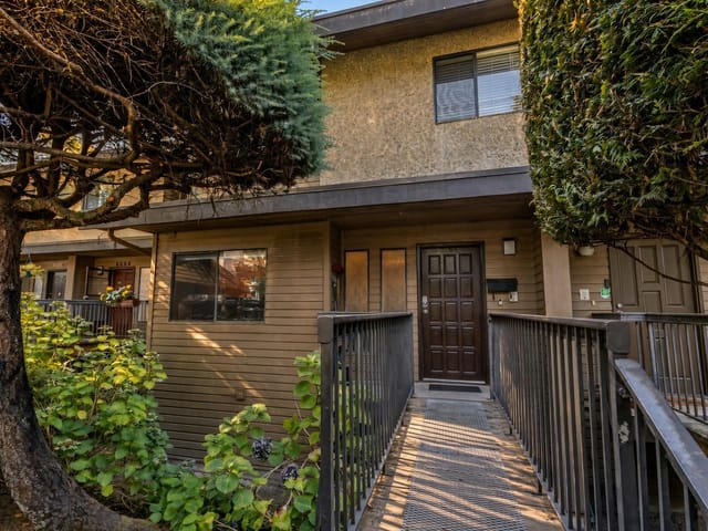 Townhouse for rent in Burnaby, Burnaby North, 6890 Beechcliffe Drive, 263189605 | Realtylink.org