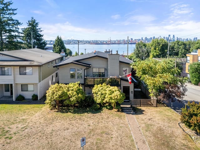 Duplex for sale in North Vancouver, North Vancouver, 140-142 St. Patricks Avenue, 263190568 | Realtylink.org