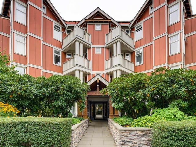 Apartment for sale in Surrey, South Surrey White Rock, 305 15368 16a Avenue, 263190720 | Realtylink.org