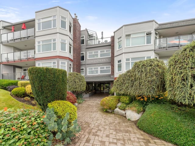 Apartment for sale in White Rock, South Surrey White Rock, 412 1220 Fir Street, 263190876 | Realtylink.org