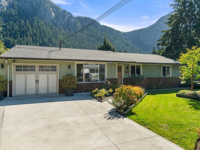 House for sale in Squamish, Squamish, 38248 Hemlock Avenue, 263191005 | Realtylink.org