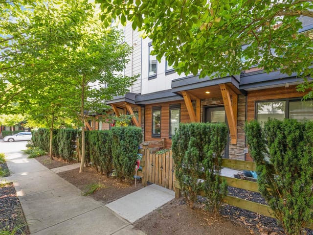 Townhouse for sale in Surrey, Cloverdale, 208 16488 64 Avenue, 263191035 | Realtylink.org