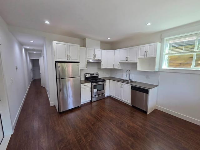 House for rent in Coquitlam, Coquitlam, Lower 726 Delestre Avenue, 263191085 | Realtylink.org