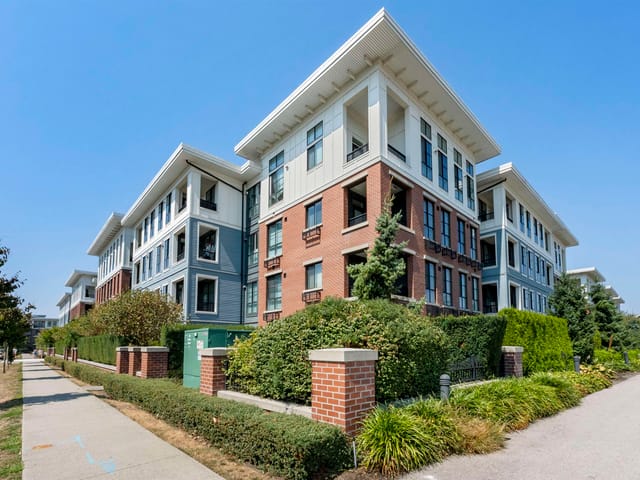 Apartment for sale in Surrey, South Surrey White Rock, 109 15137 33rd Avenue, 263191698 | Realtylink.org