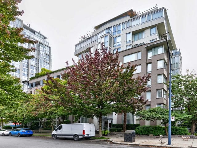 Townhouse for sale in Vancouver, Vancouver West, TH108 1288 Marinaside Crescent, 263191986 | Realtylink.org