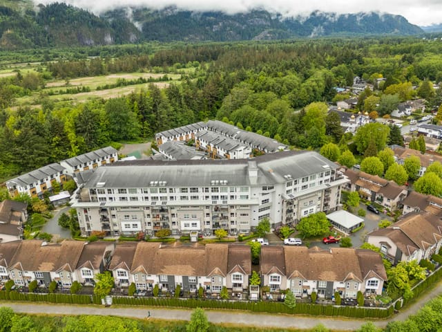 Apartment for sale in Squamish, Squamish, 207 1212 Main Street, 263192027 | Realtylink.org