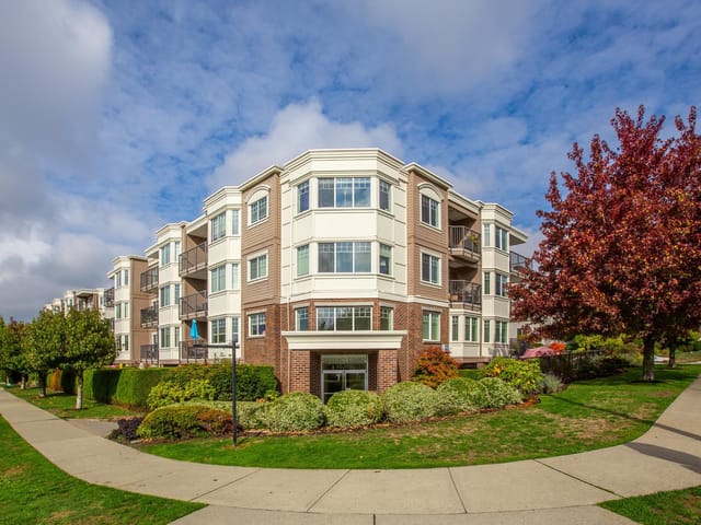 Apartment for sale in White Rock, South Surrey White Rock, 305 15389 Roper Avenue, 263192957 | Realtylink.org