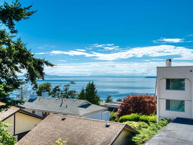 Apartment for sale in White Rock, South Surrey White Rock, 206 15080 Prospect Avenue, 263193015 | Realtylink.org