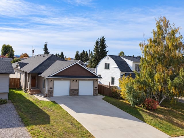 1/2 Duplex for sale in Fort St. John, Fort St. John, 8211 96 Avenue, 263193168 | Realtylink.org