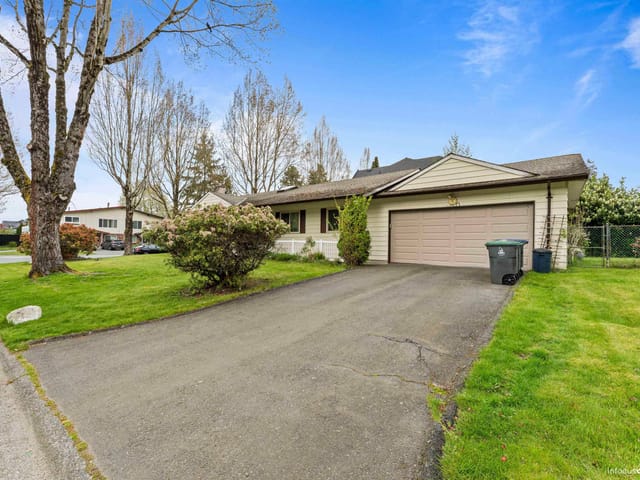House for sale in Surrey, Surrey, 15156 93 Avenue, 263193595 | Realtylink.org