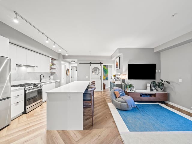 Apartment for sale in Port Moody, Port Moody, 605 3229 St Johns Street, 263194416 | Realtylink.org