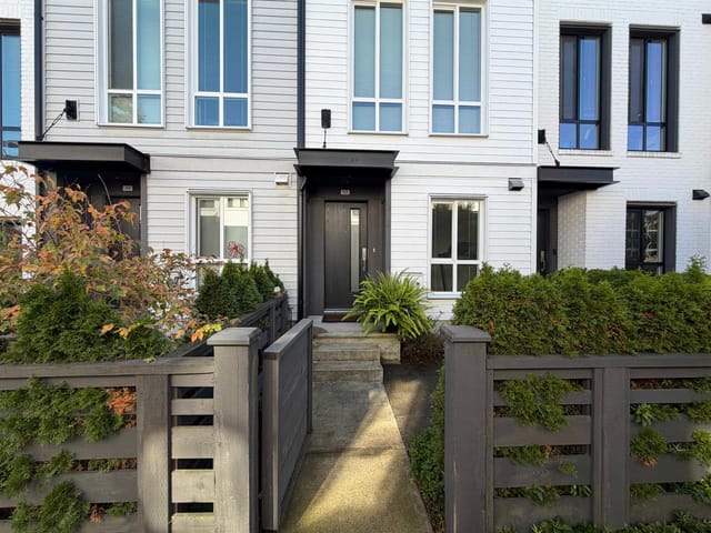 Townhouse for sale in Surrey, South Surrey White Rock, 50 15828 27 Avenue, 263195050 | Realtylink.org