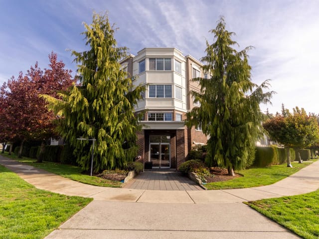 Apartment for sale in White Rock, South Surrey White Rock, 306 15357 Roper Avenue, 263195692 | Realtylink.org
