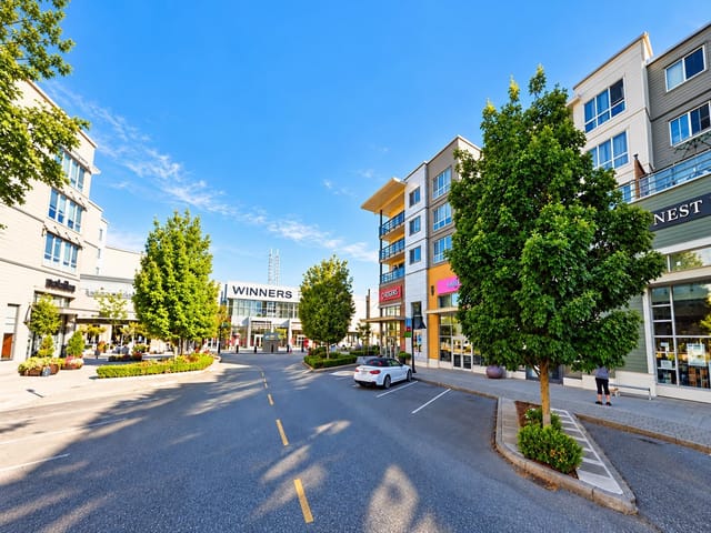 Apartment for sale in Surrey, South Surrey White Rock, 410 15745 Croydon Drive, 263195845 | Realtylink.org