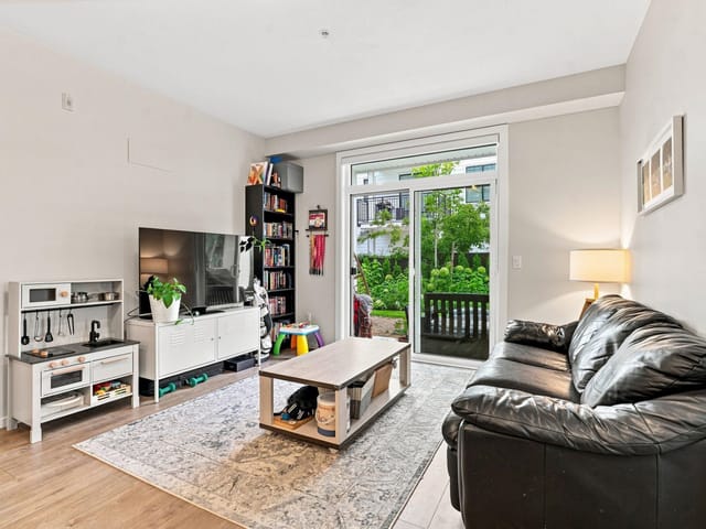Apartment for sale in Surrey, South Surrey White Rock, 210 3319 148 Street, 263195887 | Realtylink.org
