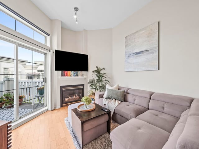 Apartment for sale in North Vancouver, North Vancouver, 413 147 E 1st Street, 263196306 | Realtylink.org