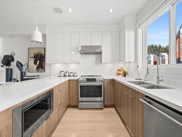 Townhouse for sale in Surrey, South Surrey White Rock, 11 1670 160 Street, 263196442 | Realtylink.org
