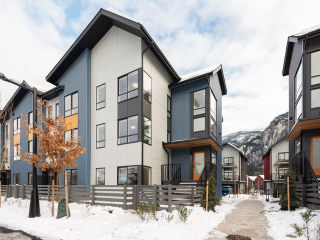 Townhouse for sale in Squamish, Squamish, 38073 Helm Way, 263196487 | Realtylink.org