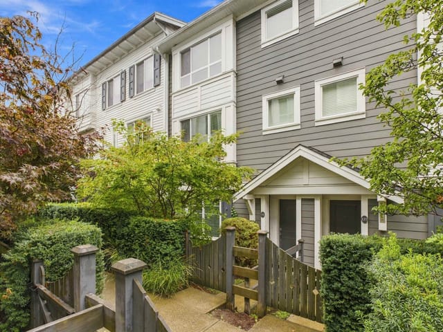 Townhouse for sale in Surrey, North Surrey, 128 15230 Guildford Drive, 263196583 | Realtylink.org