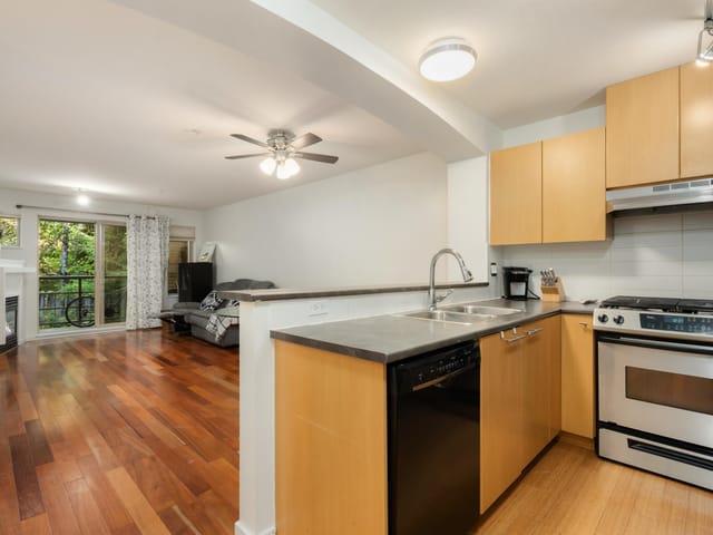 Apartment for sale in Burnaby, Burnaby North, 414 9319 University Crescent, 263196811 | Realtylink.org