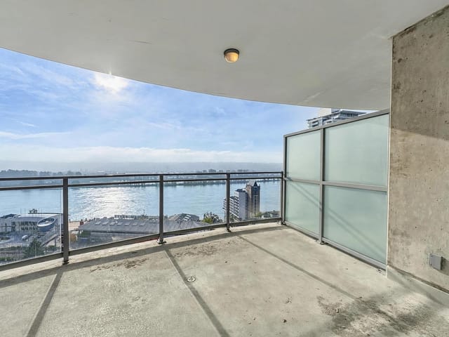 Apartment for sale in New Westminster, New Westminster, 2302 888 Carnarvon Street, 263197093 | Realtylink.org