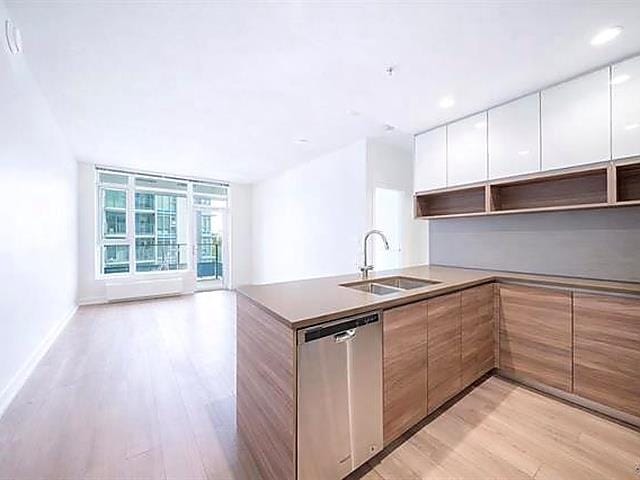 Apartment for sale in Burnaby, Burnaby North, 401 8850 University Crescent, 263197155 | Realtylink.org