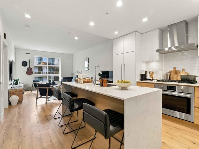 Apartment for sale in Port Moody, Port Moody, 412 3131 Murray Street, 263197416 | Realtylink.org