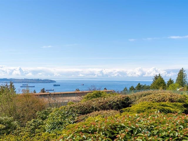 Apartment for sale in West Vancouver, West Vancouver, 14 2246 Folkestone Way, 263197558 | Realtylink.org