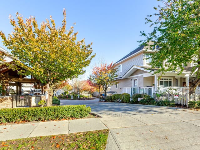 Townhouse for sale in Surrey, Cloverdale, 73 6852 193 Street, 263197708 | Realtylink.org