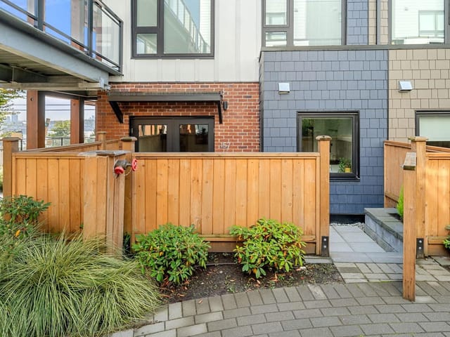Townhouse for sale in North Vancouver, North Vancouver, 157 555 E 2nd Street, 263197866 | Realtylink.org