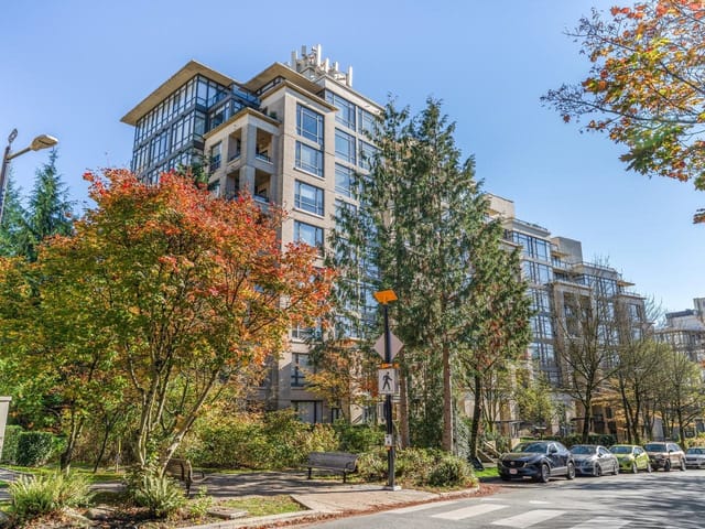 Apartment for sale in Burnaby, Burnaby North, 401 9300 University Crescent, 263197915 | Realtylink.org