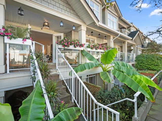 Apartment for sale in White Rock, South Surrey White Rock, 203 15621 Marine Drive, 263198018 | Realtylink.org