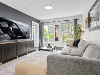Apartment for sale in Surrey, South Surrey White Rock, 212 3323 151 Street, 263198191 | Realtylink.org