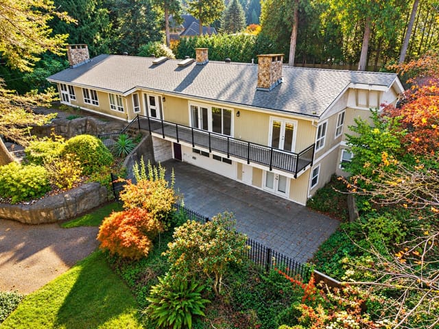 House for sale in Surrey, South Surrey White Rock, 13284 Crescent Road, 263198993 | Realtylink.org