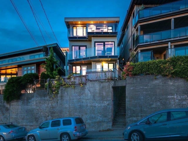 House for sale in White Rock, South Surrey White Rock, 15061 Victoria Avenue, 263199201 | Realtylink.org