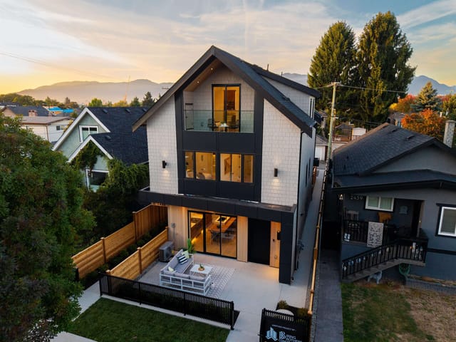 1/2 Duplex for sale in Vancouver, Vancouver East, 1 2435 Napier Street, 263199569 | Realtylink.org