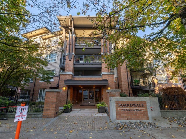 Apartment for sale in Port Moody, Port Moody, 205 700 Klahanie Drive, 263199774 | Realtylink.org