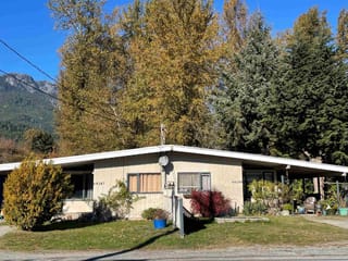 House for sale in Squamish, Squamish, 40267 Government Road, 263200008 | Realtylink.org