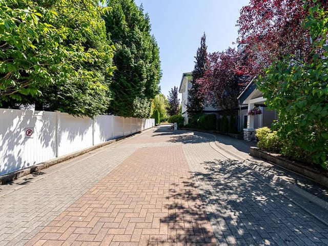Apartment for sale in Surrey, South Surrey White Rock, 204 15298 20 Avenue, 263200430 | Realtylink.org
