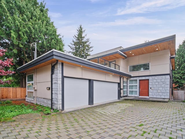 House for sale in White Rock, South Surrey White Rock, 13766 North Bluff Road, 263200515 | Realtylink.org