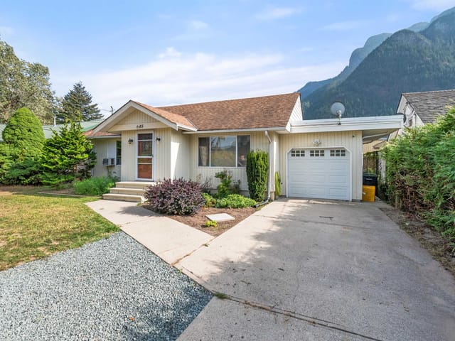 House for sale in Hope, Hope & Area, 648 Hudson Bay Street, 263200794 | Realtylink.org