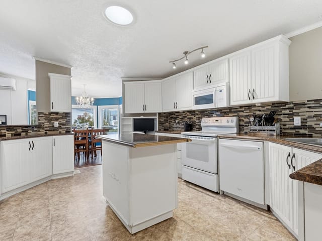 Manufactured Home for sale in Chilliwack, Sardis, 11 44565 Monte Vista Drive, 263200895 | Realtylink.org