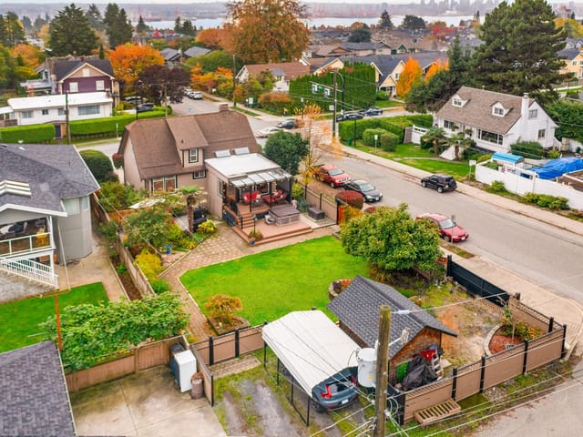 House for sale in North Vancouver, North Vancouver, 402 E 13th Street, 263201024 | Realtylink.org