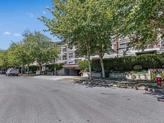 Apartment for rent in Richmond, Richmond, 427 5880 Dover Crescent, 263201086 | Realtylink.org